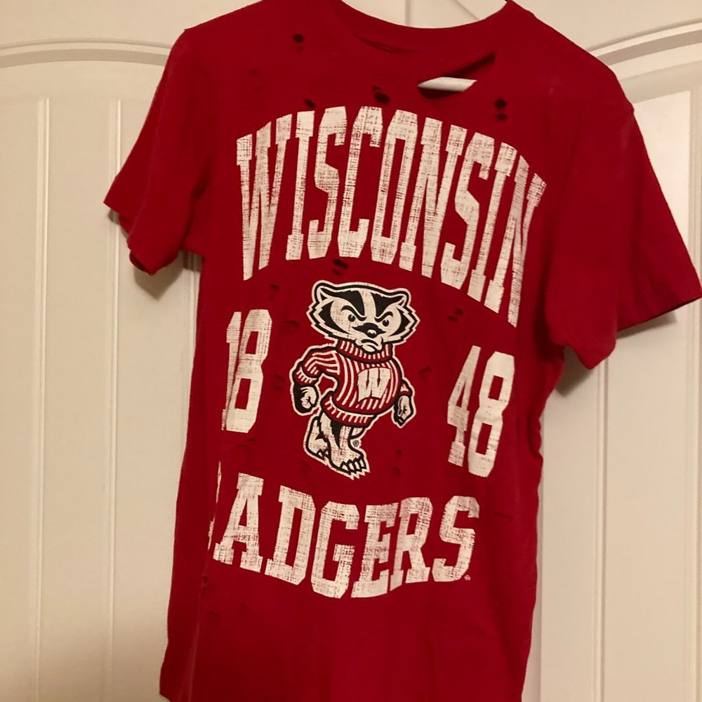 Wisconsin Badgers Colosseum Red Short Sleeve T Shirt Women Small Distressed